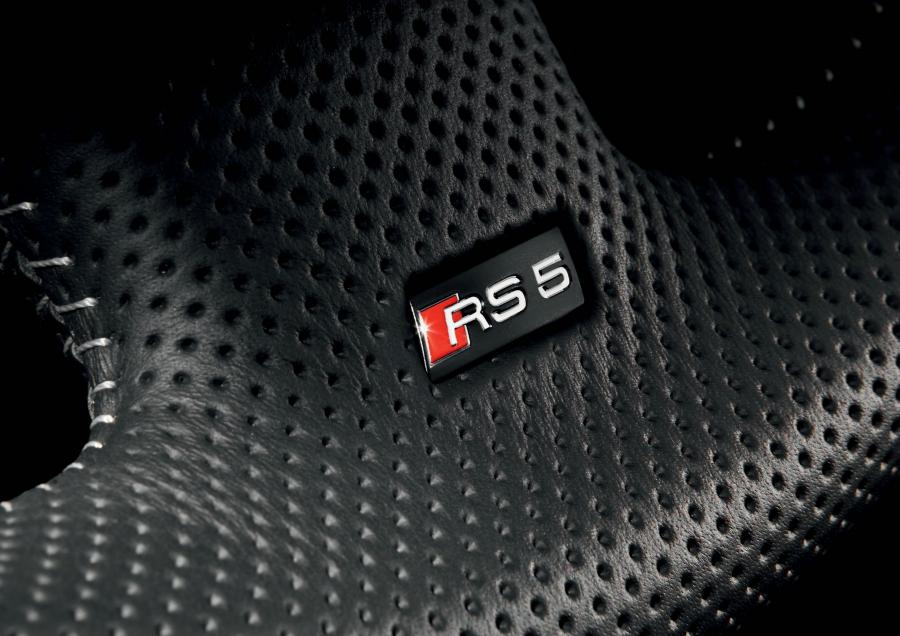 Детали интерьера Audi RS5 Coupe 2010 года  (WW) (фото 26 из 66)